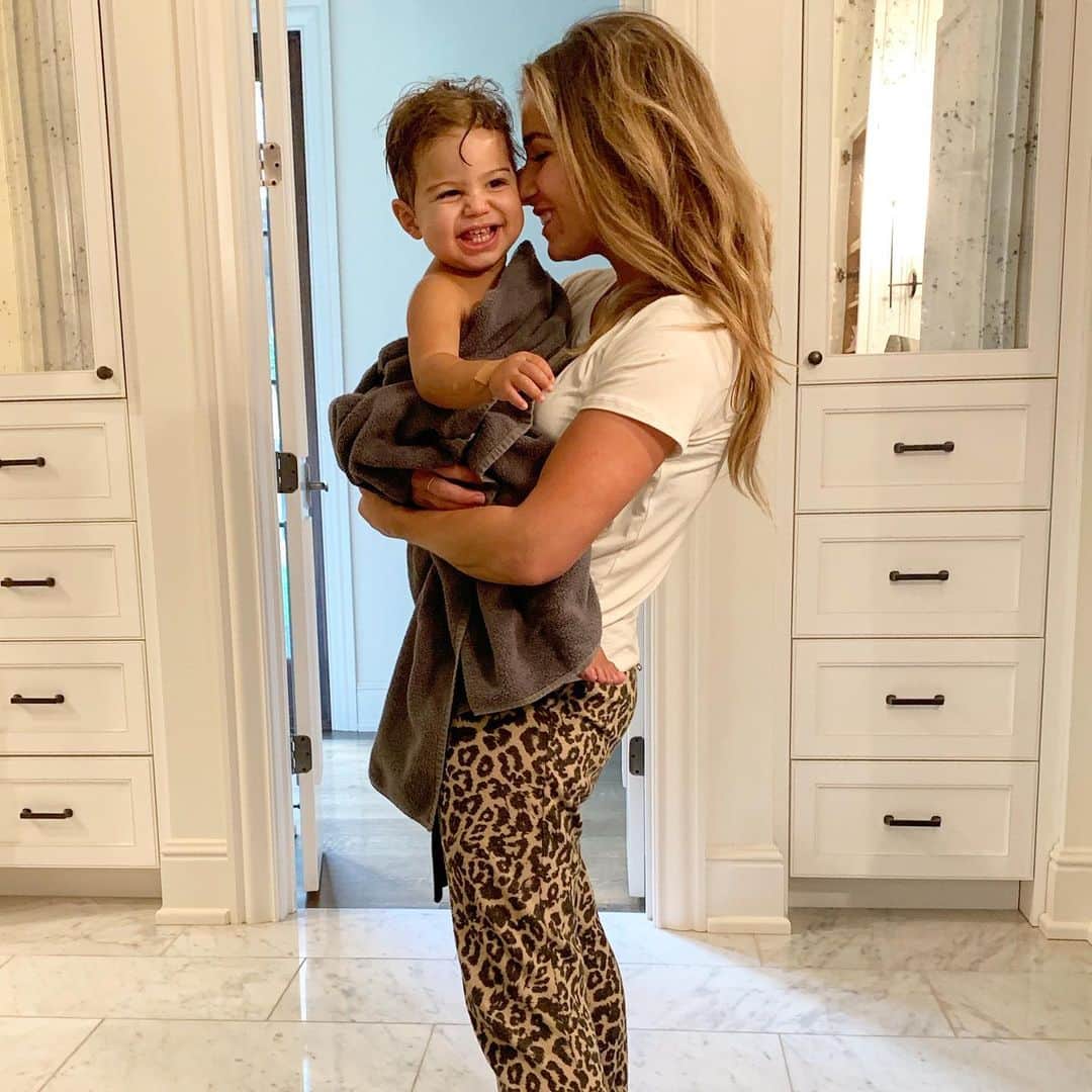 Jessie Jamesさんのインスタグラム写真 - (Jessie JamesInstagram)「I love being your mommy Forrest Decker (Viv took this and after she handed me the phone and said “mommy I got a good one” 🥰」7月25日 1時29分 - jessiejamesdecker
