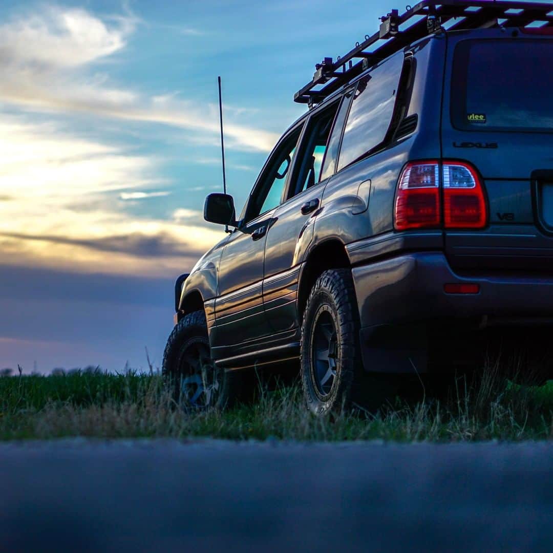Lexus USAのインスタグラム：「Off the grid. On the prowl. Thanks to @macexpeditions for the inspiration. #LexusLX」