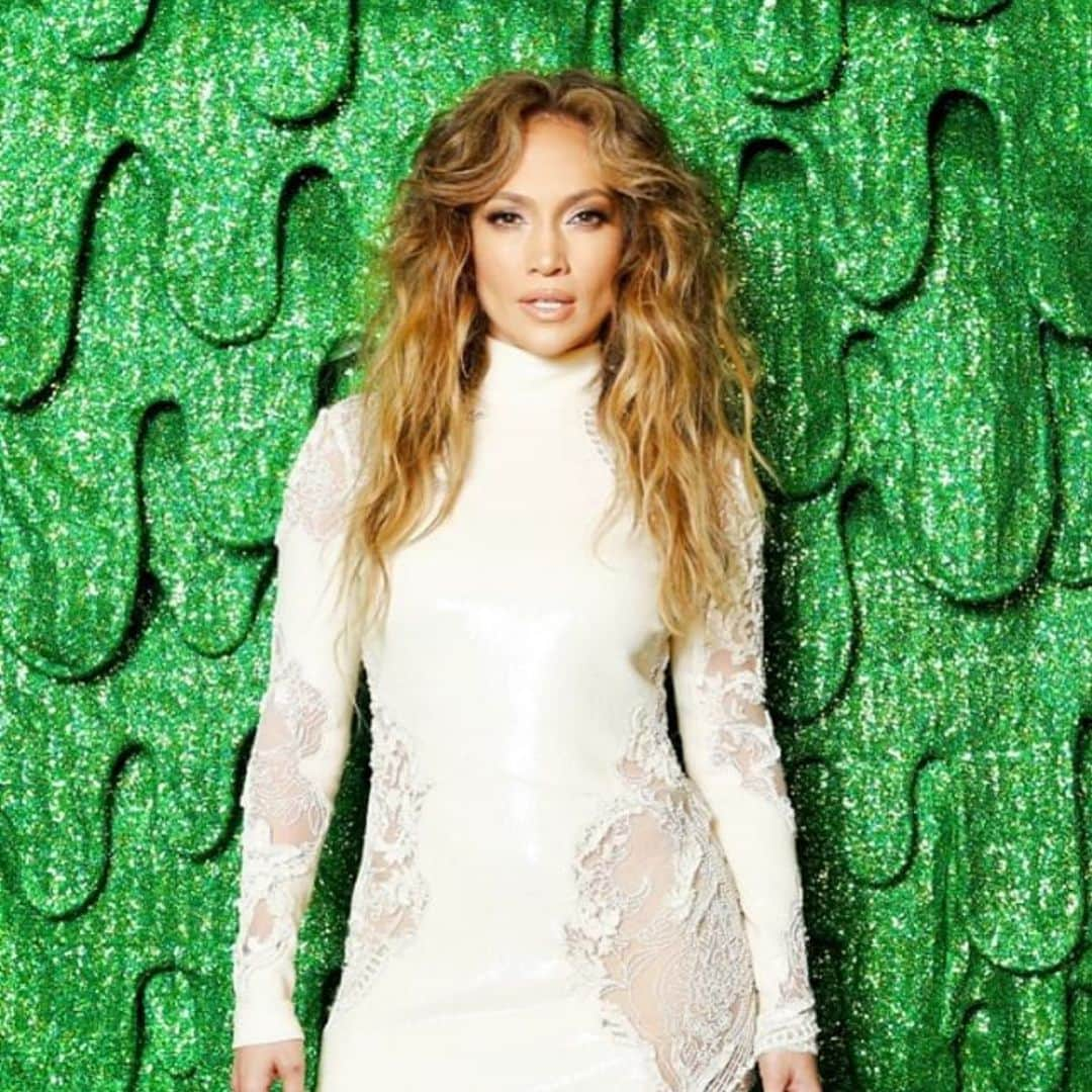 NE-YOさんのインスタグラム写真 - (NE-YOInstagram)「HAPPY BDAY SPICY YOU!!!🌶🌶🔥🔥❤️❤️ @jlo #AgingInReverse #LikeAFineWine」7月25日 1時30分 - neyo