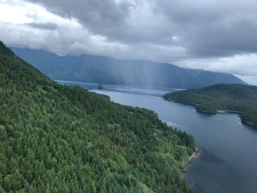 クリス・コルファーさんのインスタグラム写真 - (クリス・コルファーInstagram)「Exploring beautiful British Columbia. I hope we shoot the Land of Stories movie here.」7月25日 1時44分 - chriscolfer