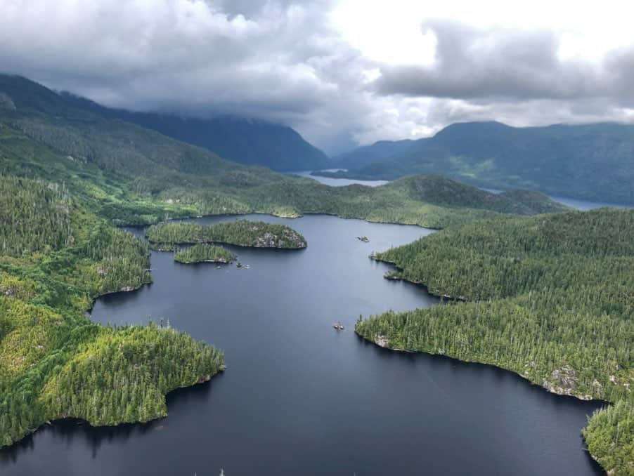 クリス・コルファーさんのインスタグラム写真 - (クリス・コルファーInstagram)「Exploring beautiful British Columbia. I hope we shoot the Land of Stories movie here.」7月25日 1時44分 - chriscolfer