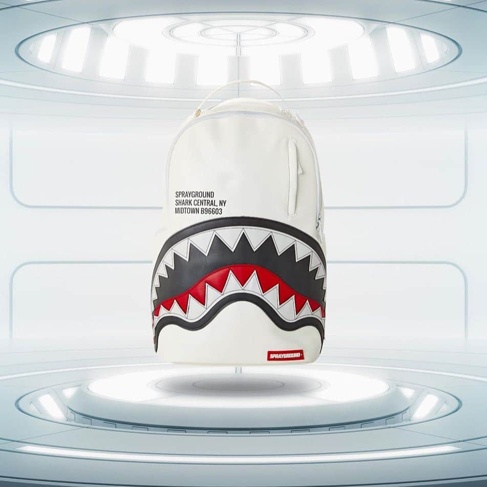 アフロジャックさんのインスタグラム写真 - (アフロジャックInstagram)「2 years in the making! Go get my AfroShark Backpack in collaboration with @sprayground #AfroShark #linkinbio🔥🔥🔥🔥」7月25日 2時00分 - afrojack