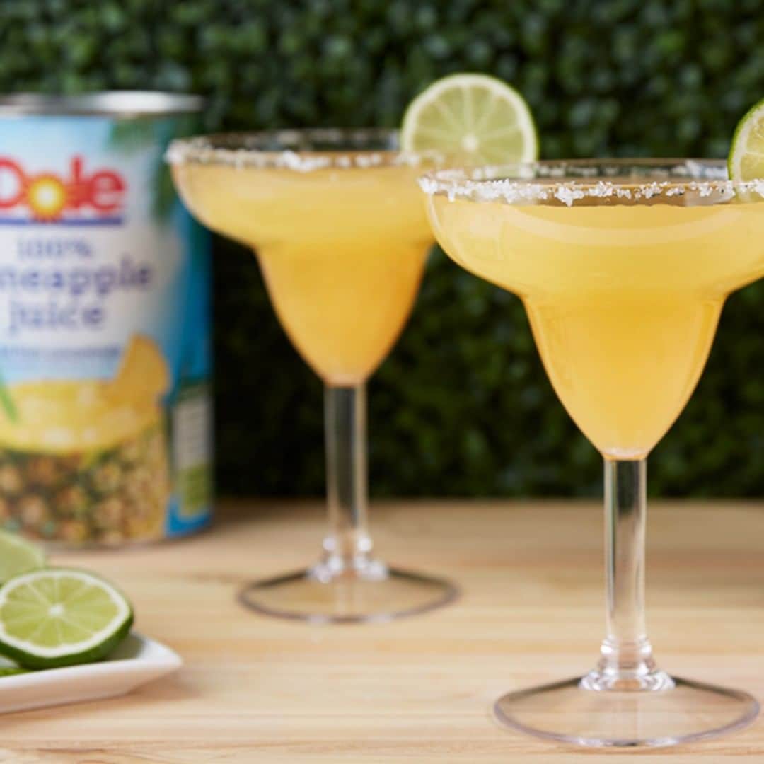 のインスタグラム：「Hello, #NationalTequilaDay 👋 We’ve been saving this one-step Dole Sunny Margarita just for the occasion, cheers! ☀️」