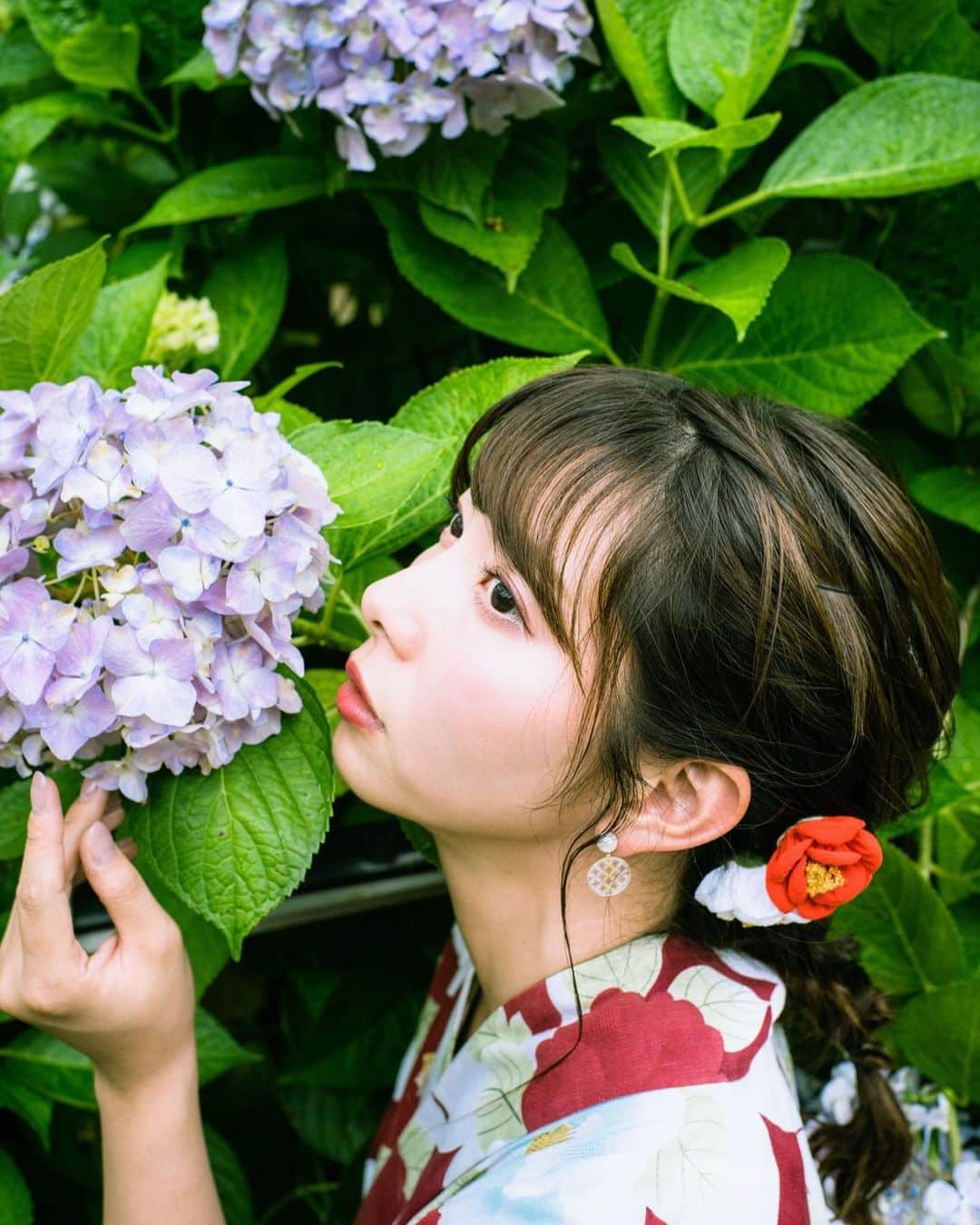 高田世莉菜さんのインスタグラム写真 - (高田世莉菜Instagram)「紫陽花とゆかたと。 📸 @toru_matsunaga  #kimono #紫陽花 #移り気  #アジサイ #浴衣 #yukata  #igers  #japan_photo_now #good_portraits_world  #closeupphotography  #closeup_archive  #500px  #1x #team_jp_  #art_of_japan_  #lovers_nippon  #ig_phos  #tokyocameraclub  #instagramjapan  #japan_of_insta  #japan_art_photography #instagram #igersjp  #ig_japan #ビジョビ  #instalove」7月25日 1時54分 - serina_0531