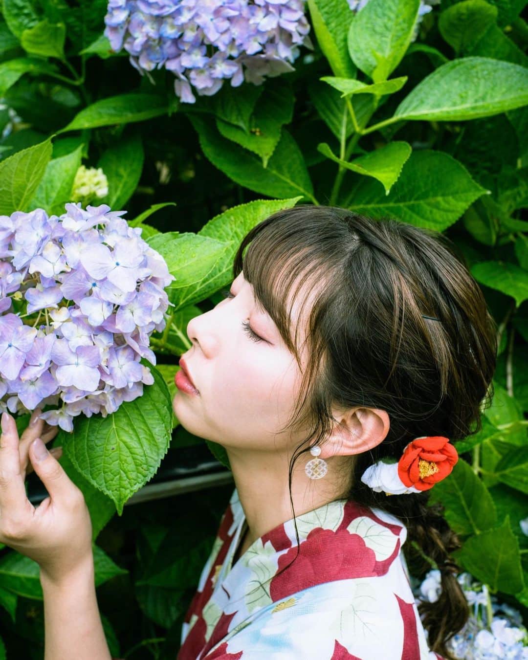 高田世莉菜さんのインスタグラム写真 - (高田世莉菜Instagram)「紫陽花とゆかたと。 📸 @toru_matsunaga  #kimono #紫陽花 #移り気  #アジサイ #浴衣 #yukata  #igers  #japan_photo_now #good_portraits_world  #closeupphotography  #closeup_archive  #500px  #1x #team_jp_  #art_of_japan_  #lovers_nippon  #ig_phos  #tokyocameraclub  #instagramjapan  #japan_of_insta  #japan_art_photography #instagram #igersjp  #ig_japan #ビジョビ  #instalove」7月25日 1時54分 - serina_0531