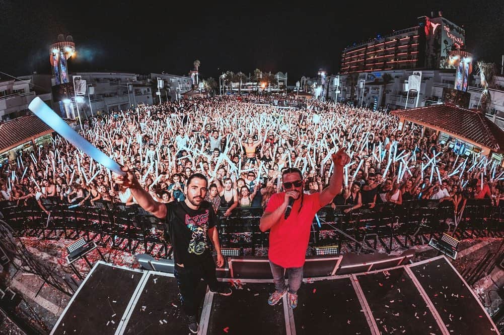 Dimitri Vegas & Like Mikeさんのインスタグラム写真 - (Dimitri Vegas & Like MikeInstagram)「Need a new name for the Madness last night! What should we call it?」7月25日 1時57分 - dimitrivegasandlikemike