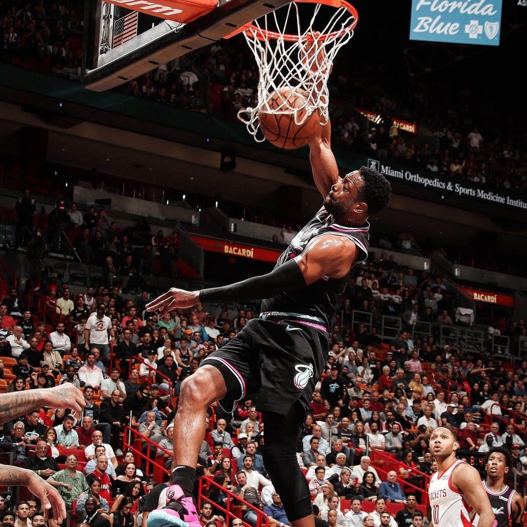 Miami HEATさんのインスタグラム写真 - (Miami HEATInstagram)「We were treated to some pretty sick posters last season.⁣ ⁣ Check out the link in our bio to see a few more 📸  #NBADunkWeek」7月25日 1時58分 - miamiheat