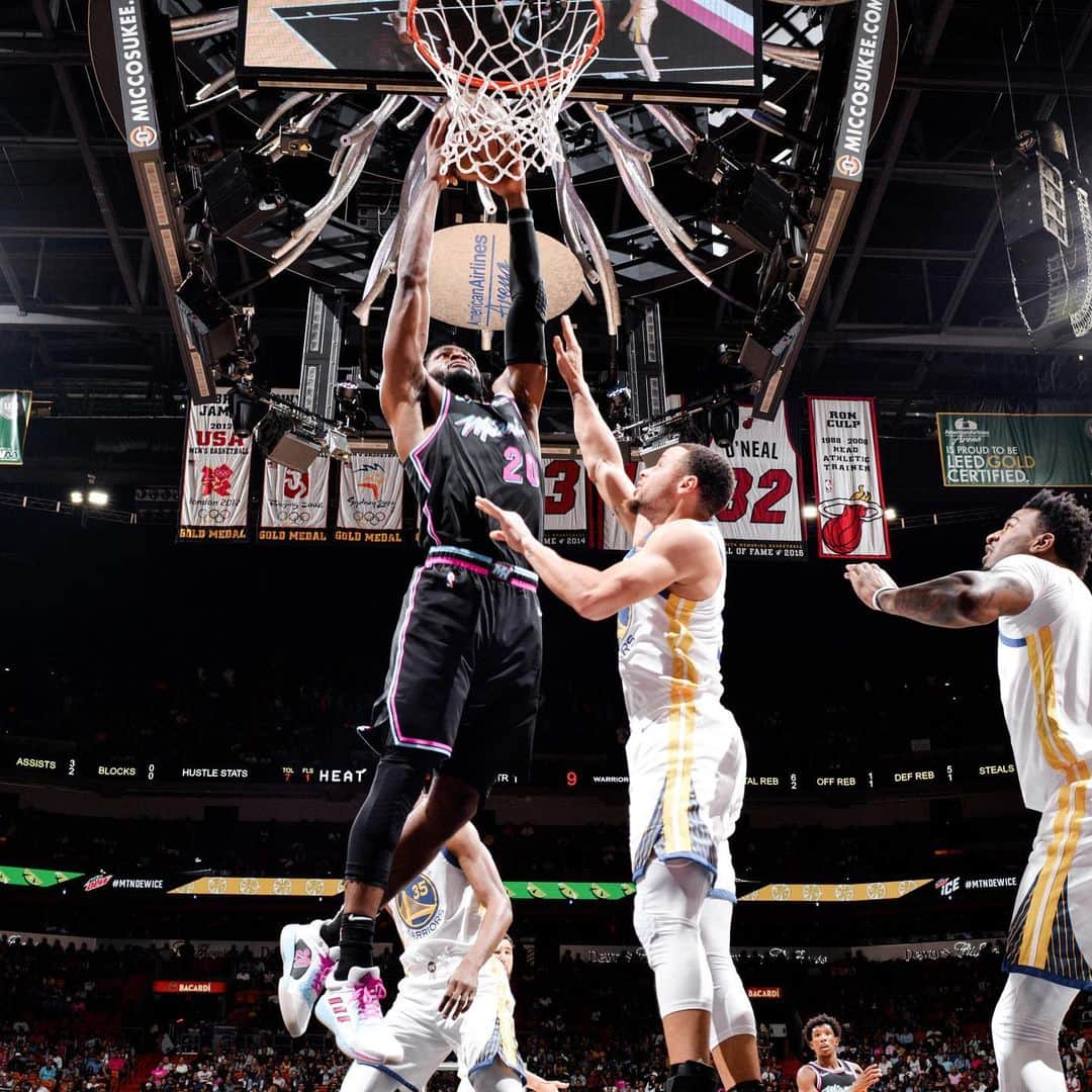 Miami HEATさんのインスタグラム写真 - (Miami HEATInstagram)「We were treated to some pretty sick posters last season.⁣ ⁣ Check out the link in our bio to see a few more 📸  #NBADunkWeek」7月25日 1時58分 - miamiheat