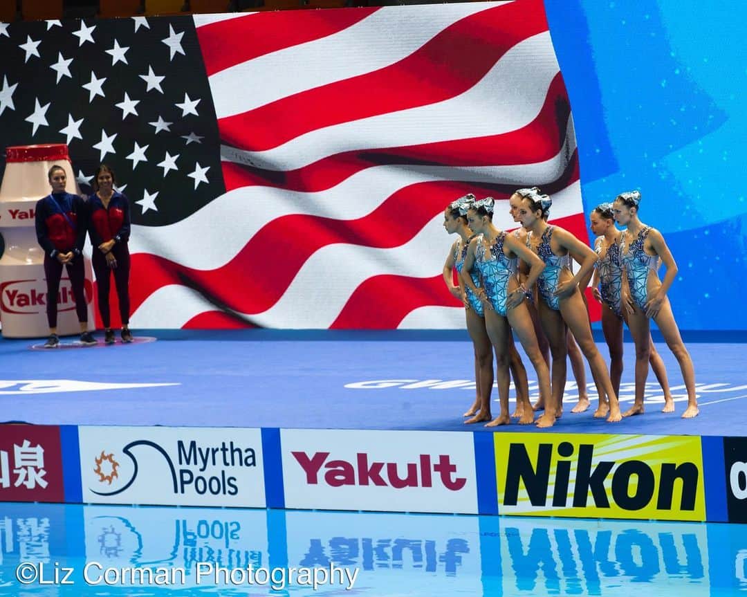 マリヤ・コロレバのインスタグラム：「The FINA World Championships are over (at least for synchro) and while it was SO fun to watch the competition, I also still feel the FOMO of not being there as an athlete....can any other retired athletes relate?? 🇺🇸 My latest blog post is all about getting over the FOMO and the excitement around Team USA. Give it a read by clicking the link in my bio or going to mariyakoroleva.com/blog 🇺🇸 🇺🇸 🇺🇸 🇺🇸 #fina #gwangju2019 #teamusa #lima2019 #panams #worldchampionships #synchronizedswimming #artisticswimming #usasynchro #tokyo2020 #olympian #athleteblog #fitspo #ladyboss #bossbabe #synchrogirls」