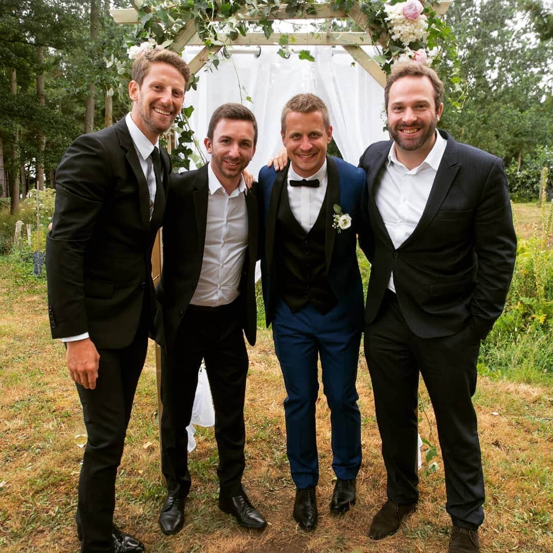 ロマン・グロージャンさんのインスタグラム写真 - (ロマン・グロージャンInstagram)「Lucky to have @adripaviot @antoine_arlot @julien_f1 as very close friends 💯🙏 #r8g #wedding #friends」7月25日 2時10分 - grosjeanromain