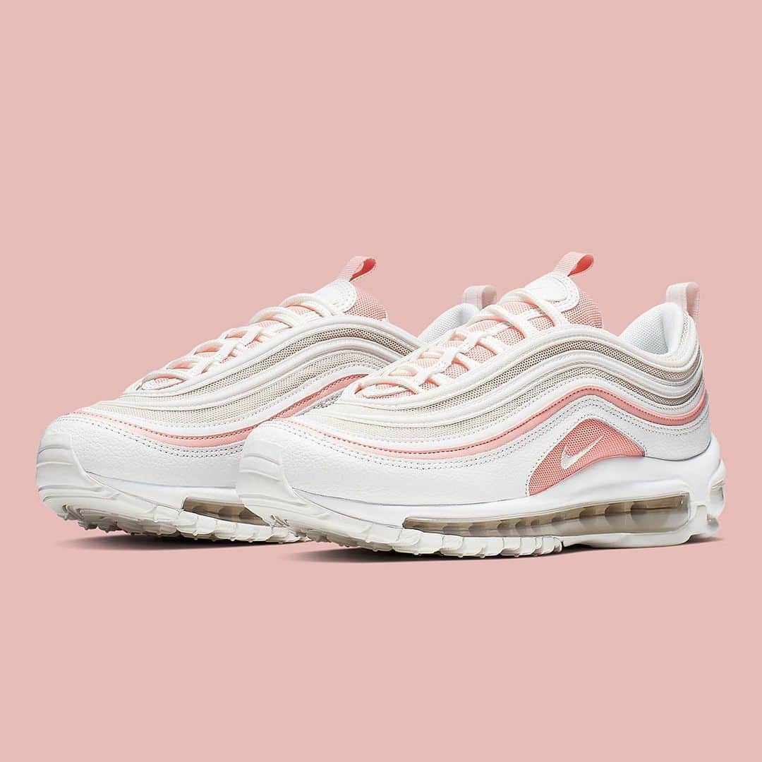 Sneaker Newsさんのインスタグラム写真 - (Sneaker NewsInstagram)「The unfailing Air Max 97 returns in a crisp and clean colorway of Summit White and Bleached coral. For details on how to get these now, tap the link in our bio」7月25日 2時29分 - sneakernews