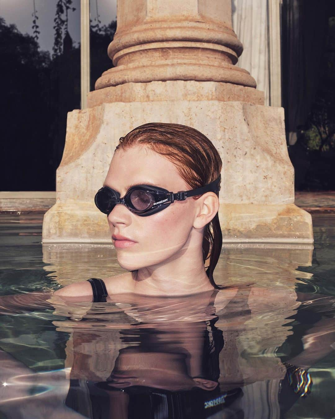 Burberryさんのインスタグラム写真 - (BurberryInstagram)「The Logo Print Swimming Goggles . A signature pool accessory, tagged with the bold #Burberry logo . Tap to shop the #BurberrySummer capsule . #TBRT #BurberryGeneration」7月25日 2時39分 - burberry