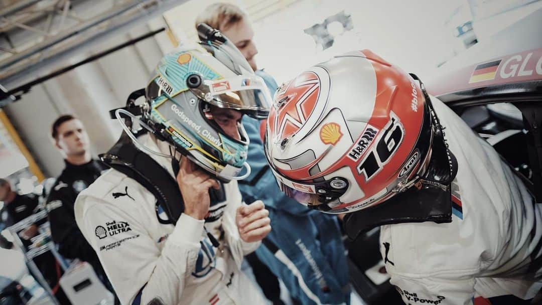 ティモ・グロックさんのインスタグラム写真 - (ティモ・グロックInstagram)「When you are about to jump in your car and @philipp_eng comes around the corner and ask you... could help to close my helmet 🤷‍♂️🤷‍♂️ of course I helped him out... it’s just his second year in @dtm_pics 😉😉 @bmwmotorsport @bmw @keltereikraemer @bembel.with.care @handstich_handcraftedstuff 📸 x @samiroquai」7月25日 2時47分 - realglocktimo