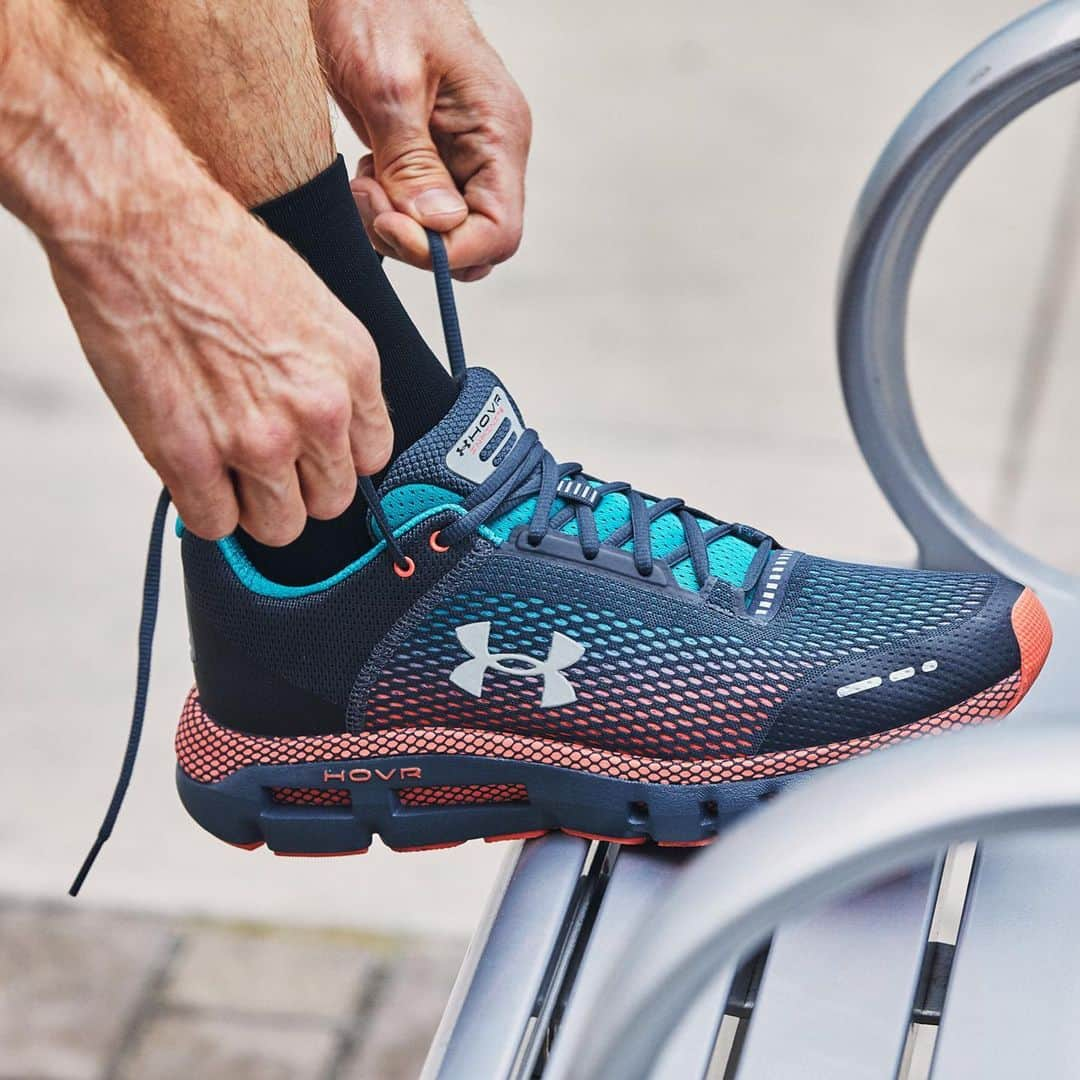 Under Armourさんのインスタグラム写真 - (Under ArmourInstagram)「Lacing up for marathon season? Our #UAHOVR Infinite is ready for every mile. Tap to go the distance.」7月25日 3時01分 - underarmour