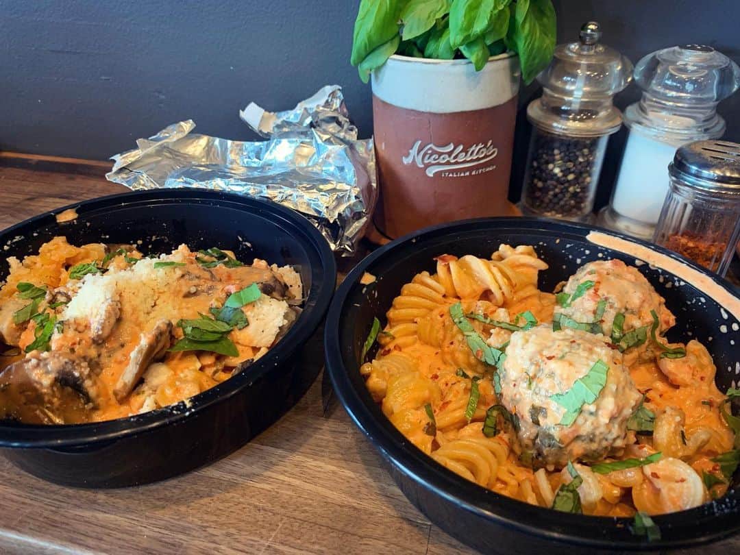 Jimmy Eat Worldのインスタグラム：「The Nicolleto boys are killing it in the pasta game. Thanks @dannynicoletto @nicolettospasta #nashville #jimmyeatfusili」