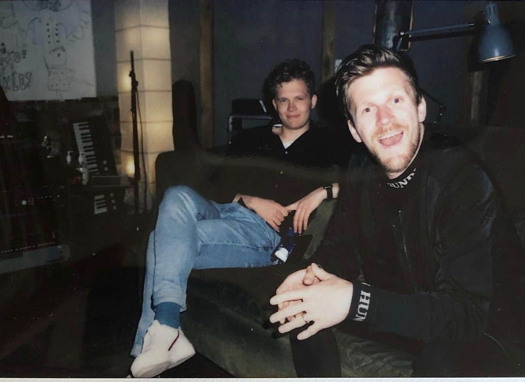 Of Monsters and Menさんのインスタグラム写真 - (Of Monsters and MenInstagram)「These two guys are very excited to let you all hear Fever Dream THIS FRIDAY!!!!」7月25日 2時53分 - ofmonstersandmen