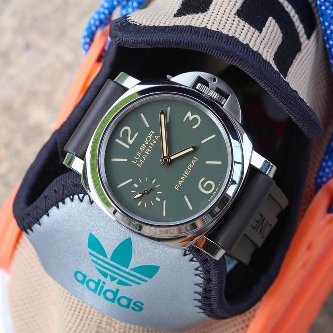 パネライのインスタグラム：「Ever notice that the whole #Watchdna pretty much have the same interests or as my wife calls them “problems”. Here my good friend @bzabodyn214 shows off two of my problems. #Panerai & #Sneakers. #PAM911 Last one for Paneristi. #paneraiCentral」