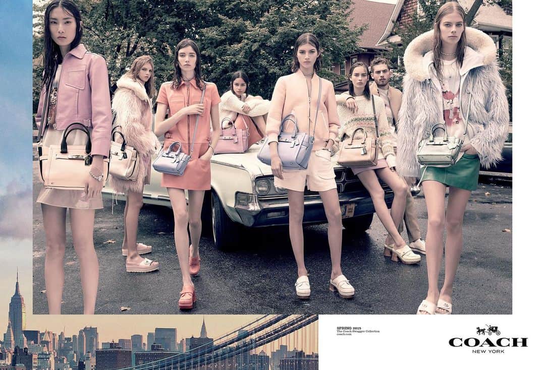 ヴァレリー・カウフマンのインスタグラム：「Back to the humidity.. ✈️ Summer in #NYC 💗 @coach by the master #StevenMeisel #WBW」