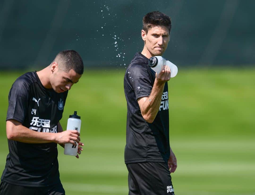 フェデリコ・フェルナンデスのインスタグラム：「Hard work in the lovely North East weather ☀️」