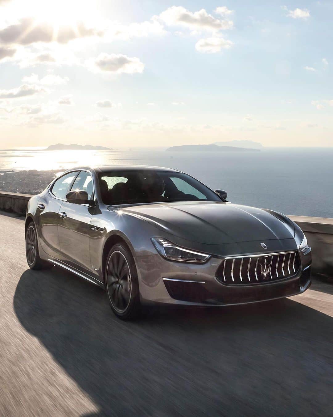 マセラティさんのインスタグラム写真 - (マセラティInstagram)「One drive is worth a thousand words. #MaseratiGhibli. #Maserati」7月25日 3時26分 - maserati