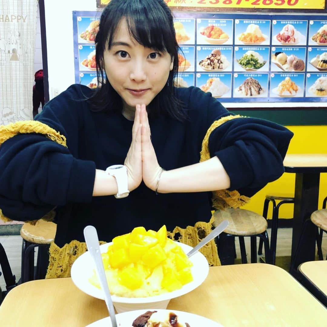 松井玲奈さんのインスタグラム写真 - (松井玲奈Instagram)「今日はかき氷の日らしいので。 去年の5月に弾丸で台湾行った時の写真。朝ごはんでお腹パンパンなのに、無理やり詰め込んだかき氷。 西門町の幸春三兄妹で食べたマンゴーかき氷。 ここもオススメだけど冰讃が超オススメ。 #かき氷 #かきごおりすと #かき氷の日 #台湾 #台湾かき氷 #マンゴーかき氷」7月25日 14時20分 - renamatui27