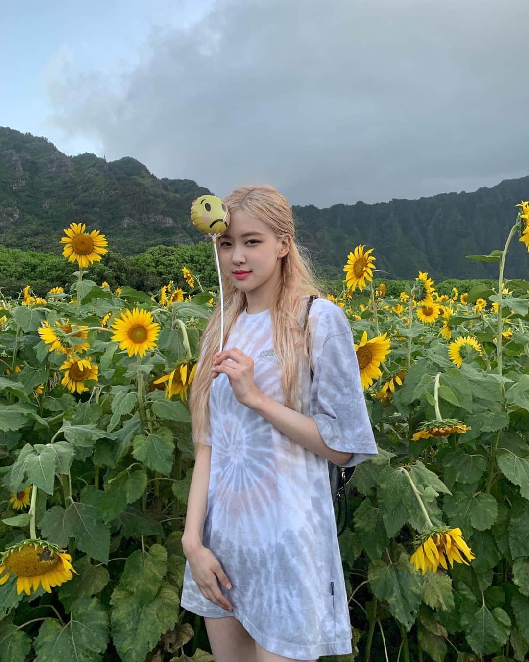 ロゼさんのインスタグラム写真 - (ロゼInstagram)「a sick balloon for a sick rosie 🤒🌻」7月25日 12時50分 - roses_are_rosie