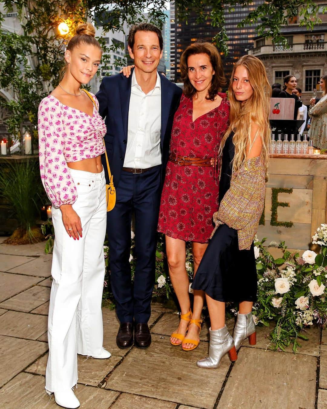 ニーナ・アグダルのインスタグラム：「Such a beautiful evening @caudalie. Their Beauty Elixir has been one of my favorite products for years and I’m so happy I finally got to meet the lovely people behind it 💚 #loveatfirstmist #caudalie」