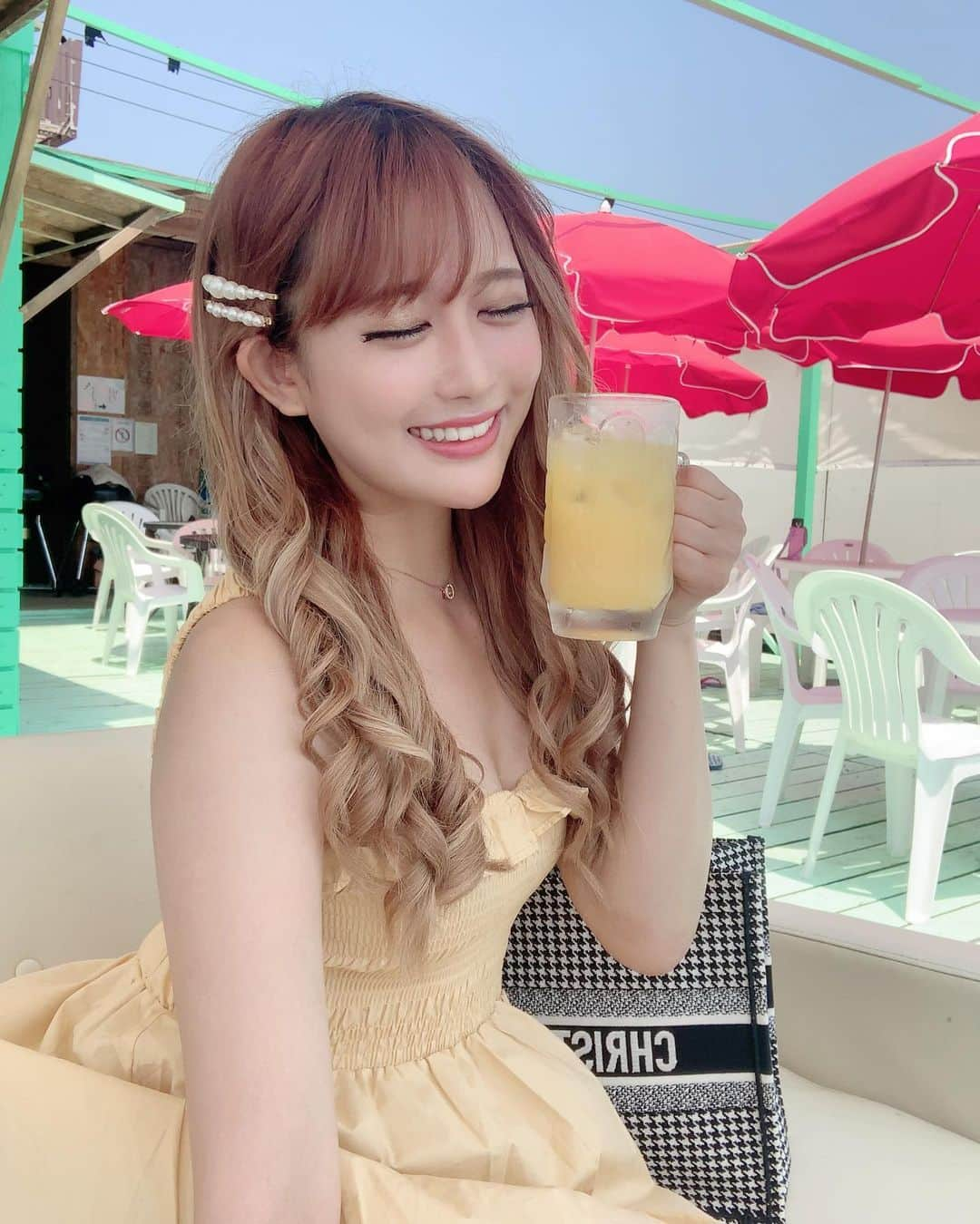 伊藤桃々さんのインスタグラム写真 - (伊藤桃々Instagram)「海行こ？🏖🐠☀️ #夏ギャル#ギャル#gal#海#海ギャル#白ぎゃる#日焼け止め塗りまくり」7月25日 13時05分 - __peachstagram__