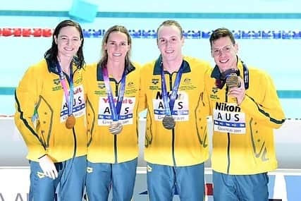 エマ・マッケオンさんのインスタグラム写真 - (エマ・マッケオンInstagram)「GOLD 🥇 in our mixed medley relay last night for 🇦🇺 So proud of our entire Aussie team so far for being amazing in and out of the pool 💪🏽🙌🏽」7月25日 13時10分 - emmamckeon