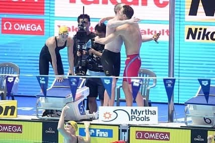 エマ・マッケオンさんのインスタグラム写真 - (エマ・マッケオンInstagram)「GOLD 🥇 in our mixed medley relay last night for 🇦🇺 So proud of our entire Aussie team so far for being amazing in and out of the pool 💪🏽🙌🏽」7月25日 13時10分 - emmamckeon