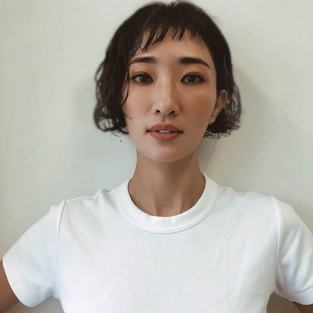 安藤沙耶香さんのインスタグラム写真 - (安藤沙耶香Instagram)「hair cut✂︎✂︎ やっぱりオンザが落ち着く〜 そして短い髪もすき #一年ぶりの #ヘアカット #かなりすっきり #ショートボブ #オンザ #黒髪 #パーマ」7月25日 13時48分 - sayaka_nala