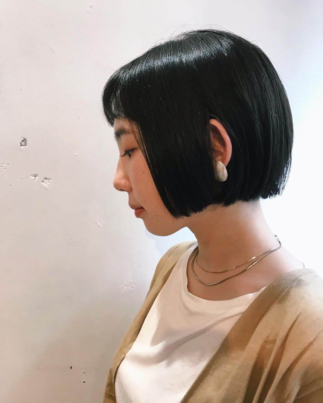 高橋美穂さんのインスタグラム写真 - (高橋美穂Instagram)「. ショートバングにミニマルボブ✂︎ タイトにスタイリングしても可愛い🍑 . #mihoc_work #mihoc_bob #bob #awesome_hair」7月25日 13時45分 - sleeping0mihoc