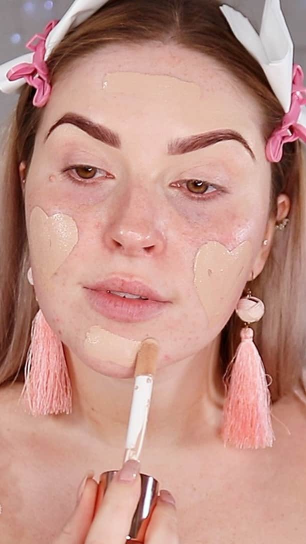 Shannonのインスタグラム：「here are some of my favorite @makeuprevolution products! Have you been in store yet?! ~ Hydrate Primer (RRP: $15) Conceal and Define Supersize Concealer (RRP: $14) Conceal and Define foundation (RRP: $18) Ultra Contour Palette (RRP: $20)  Bake and Blot (RRP: $10)  Reloaded Iconic Visionary Palette (RRP: $8)  Eye Glisten (RRP: $12) Soph X Revolution Highlighter Palette (RRP: $20) Hyaluronic Fix Spray (RRP: $15) The Mascara Revolution (RRP: $20) Jewel Collection Lip Topper (RRP: $10) ~ Song credit: [@monstercat] CloudNone - Spring Snow #ad #pricelinexrevolution #openminds」