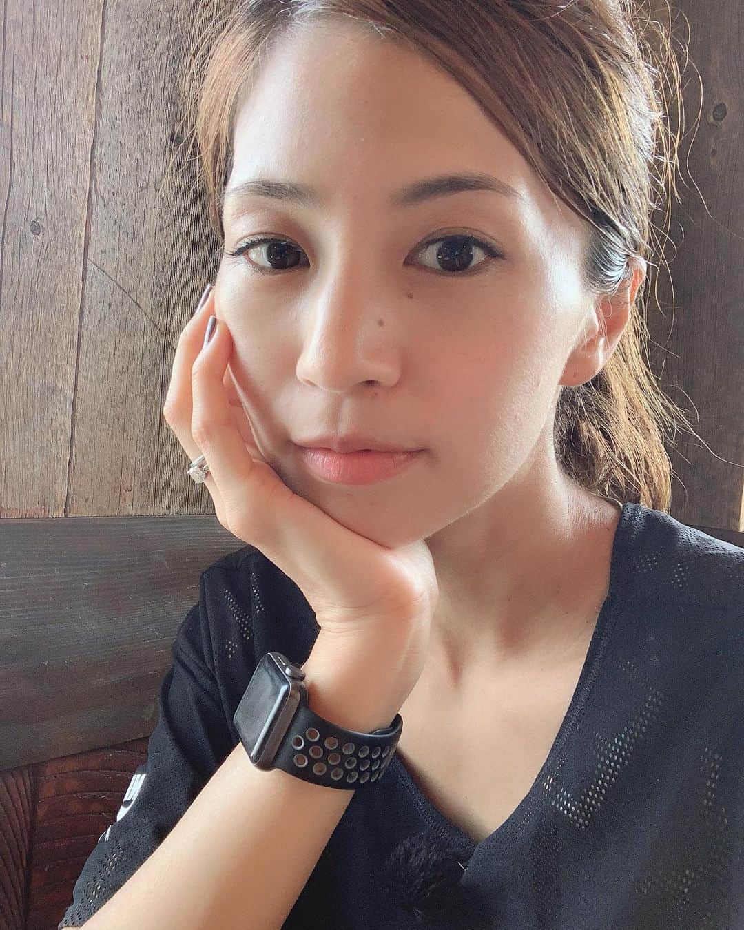 のインスタグラム：「今日は、ランロケ！ 中々の暑さなので、ゆったりランしています🌺 内側から悪いのデトックスしてる感満載です🌈 すでに、親戚、メイクさんに偶然会った！ まだまだ、知り合いに会いそうな予感❤️」