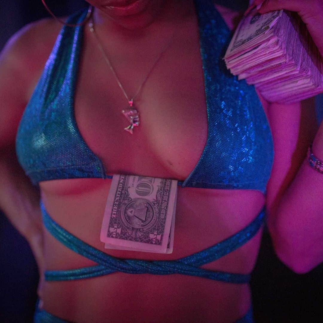 New York Times Fashionさんのインスタグラム写真 - (New York Times FashionInstagram)「There are nearly 4,000 strip clubs in the country. They bring in $7 billion worth of revenue. But in many places, the price of a lap dance has remained essentially unchanged since 1990. “If you ask the customer to pay more than $20, they’ll look at you like you have two heads,” said Zara Moon, a stripper and artist in Los Angeles. In response to issues like these, dancers and their allies across the nation are fighting to reform labor practices; put an end to sexual harassment and discrimination in the workplace; and stifle the stigma around what they believe is as legitimate a profession as any.  Photograph by @septemberdawnbo」7月25日 5時24分 - nytstyle