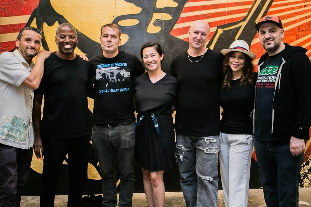 Shepard Faireyさんのインスタグラム写真 - (Shepard FaireyInstagram)「Good times at @beyondthestreetsart in NY last week! It was nice seeing you, @leequinones, @ceyadams, @erichazenyc, @rosieperezbrooklyn, and @rogergastman! My 30th-anniversary exhibition, "Facing the Giant: Three Decades of Dissent" will be up at BTS until August 25, 2019. If you're in the area, don't miss it! - Shepard⁠⠀ Photos: Angela Owens⁠ / Jon Furlong ⠀⠀⠀⠀⠀⠀⠀⠀⠀⁣⠀⁣⠀⠀⠀⁠⠀⁠⠀ Visit the link in bio for more details on #FACINGTHEGIANT #OBEYGIANT30TH at #BEYONDTHESTREETS.」7月25日 5時35分 - obeygiant