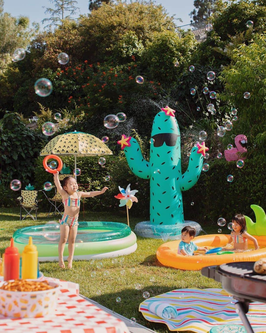 Targetさんのインスタグラム写真 - (TargetInstagram)「Summer is a lifestyle. 😎 Shop 25% off water toys now thru 7/27. 📷: @lauraiz」7月25日 5時55分 - target