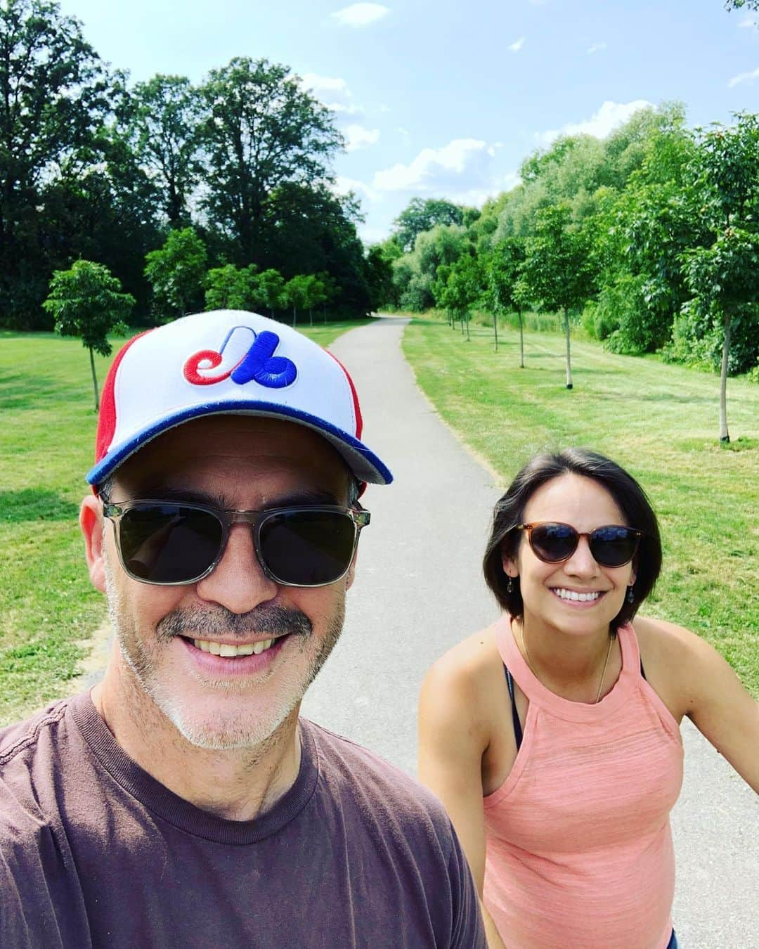 メーガン・デュアメルさんのインスタグラム写真 - (メーガン・デュアメルInstagram)「Bike riding to explore our new neighbourhood 🚴‍♀️💑 #summerdays #bikeride #exercise #Burlington #Halton」7月25日 5時59分 - meaganduhamel