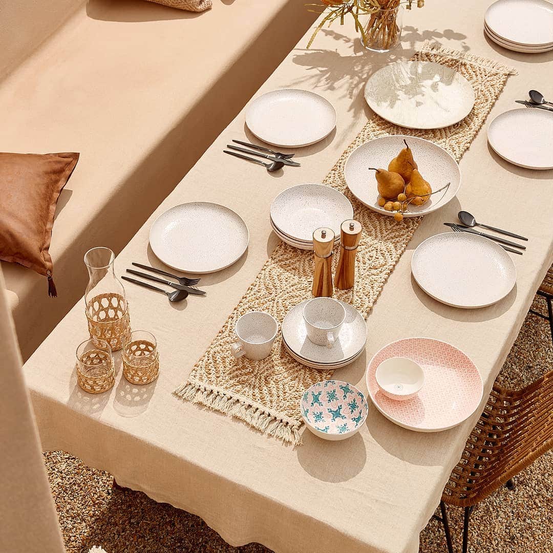 Target Australiaさんのインスタグラム写真 - (Target AustraliaInstagram)「Pebbled and embossed dinnerware with gorgeous glaze effects take centre stage in the Golden Days tableware collection 🎯❤️ #goldendays #targetaus #targetaushome」7月25日 6時10分 - targetaus