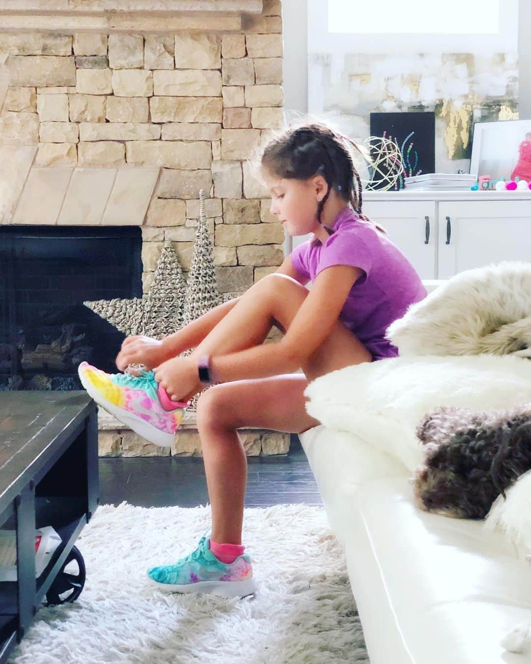 のインスタグラム：「It was 62° when we left for our walk this morning. So for 4.7 miles, she talked non-stop about Thanksgiving. Pumpkin pie, turkey, mashed potatoes and gravy, the Macy’s parade, the dog show. All.The.Things. And then when she realized it’s gonna be another 4 months, we came up with an idea for a fast casual restaurant that serves Thanksgiving food. It’ll be called Everyday Thanks and you can get bowls or sandwiches (with a moist maker option!! 😂) We’ve got various turkey (and faux turkey) options, mashed potatoes, sweet potatoes, dressing, green bean casserole, corn, cranberry sauce and gravy. You can also get a bag of Pillsbury crescent rolls (in lieu of chips 🙌🏼) Oh and plenty of pumpkin pie! What else needs to be on this menu?!?! 😋」