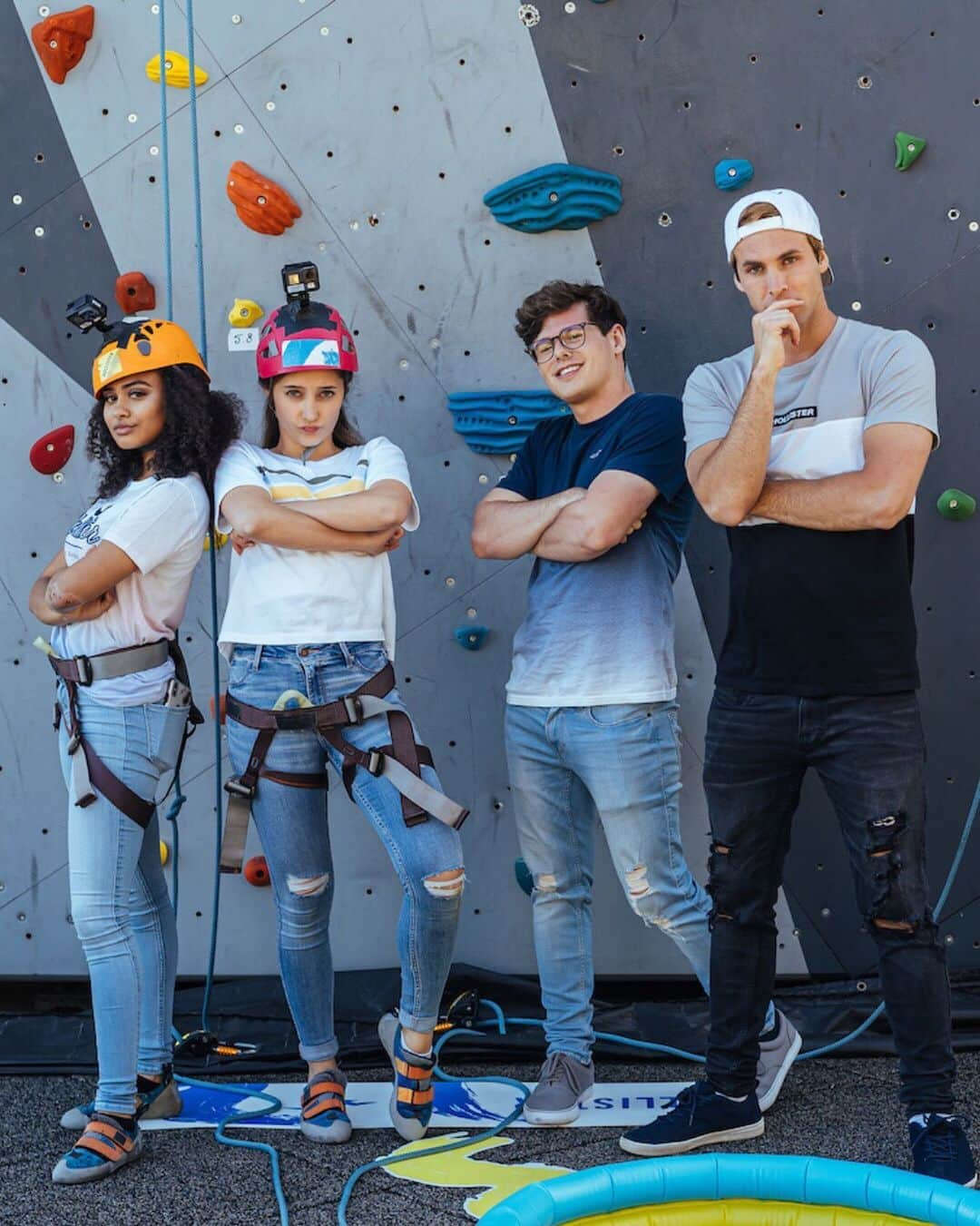 Hollister Co.さんのインスタグラム写真 - (Hollister Co.Instagram)「It's here! 🙌 Watch @daniellaperkins, @itsmikeymurphy, @haileysani & @tristantales go head-to-head on The Carpe Challenge: Chicago! Who are you not-so-secretly rooting for? Link in bio to 👀!」7月25日 6時18分 - hollister