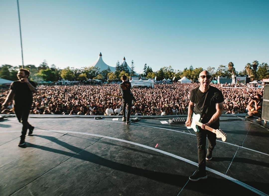 Simple Planさんのインスタグラム写真 - (Simple PlanInstagram)「Yep...The last Warped Tour lived up to all the hype. It was FUN!! 😎😎😎😆😆😆 Swipe to see all the shots! 📸: First and last photo by @baeth All others: @goodguychady」7月25日 6時29分 - simpleplan