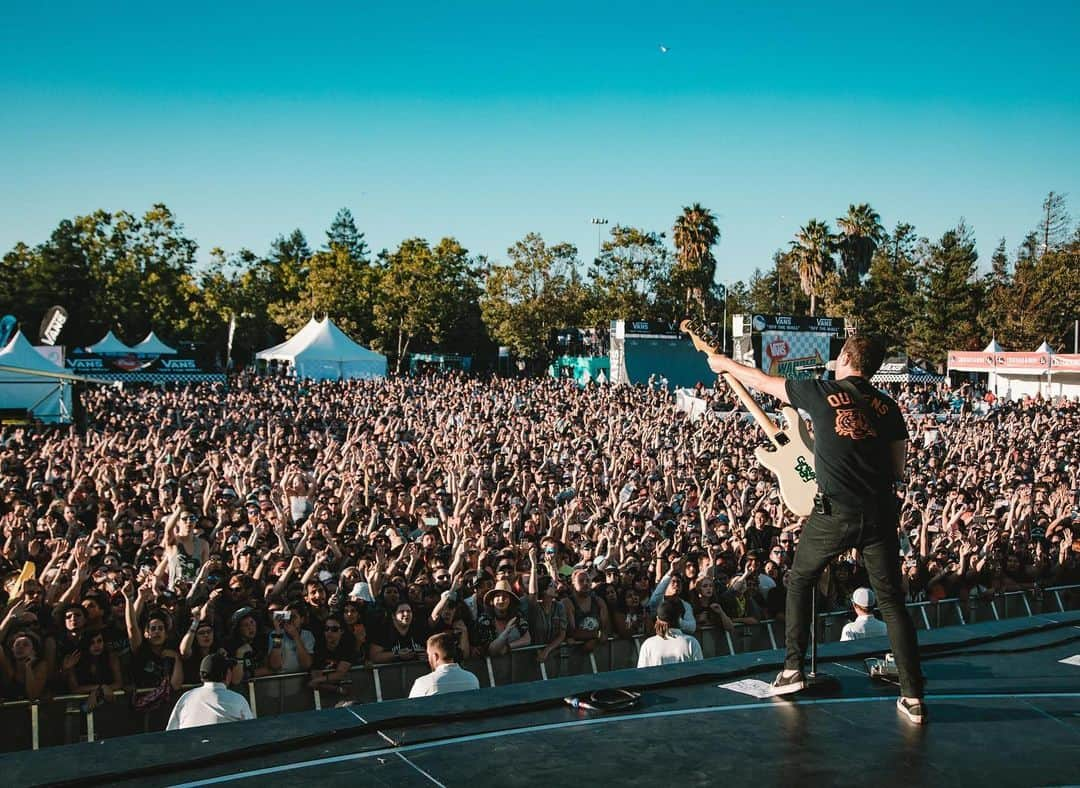 Simple Planさんのインスタグラム写真 - (Simple PlanInstagram)「Yep...The last Warped Tour lived up to all the hype. It was FUN!! 😎😎😎😆😆😆 Swipe to see all the shots! 📸: First and last photo by @baeth All others: @goodguychady」7月25日 6時29分 - simpleplan