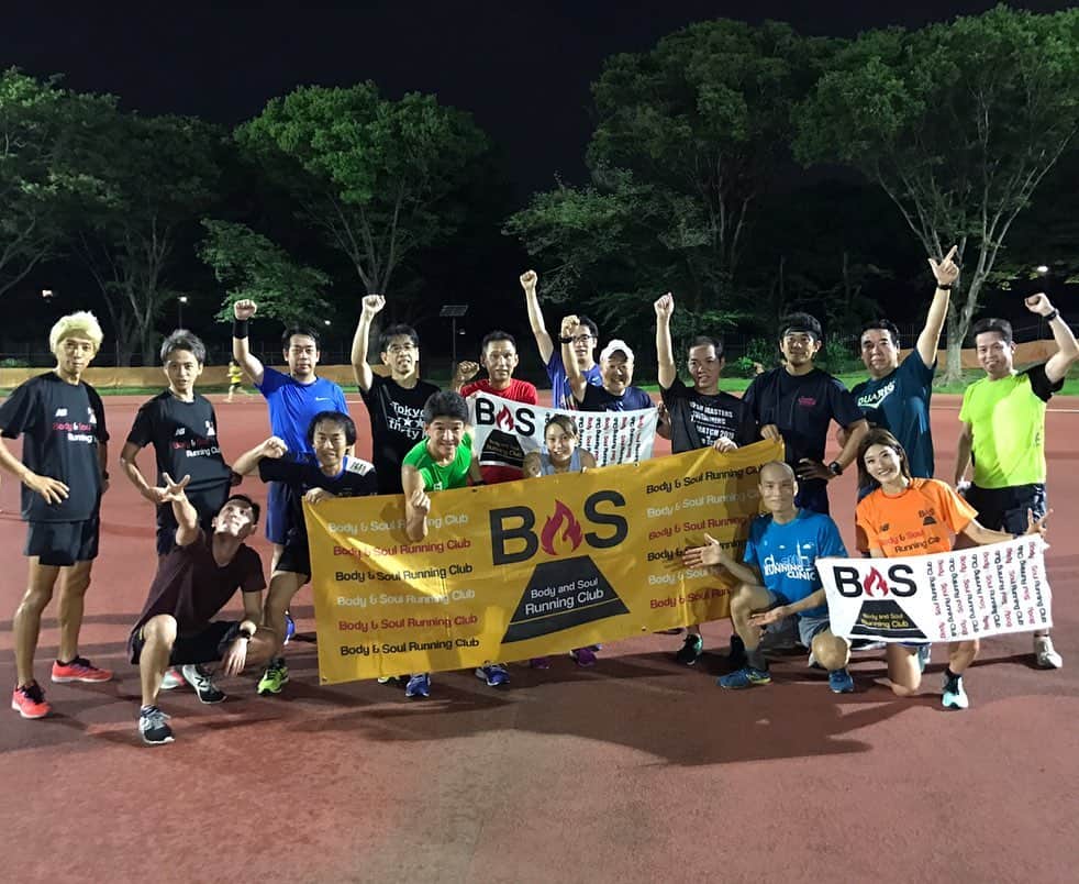 西谷綾子のインスタグラム：「✴︎ 7/19(金)BaSRC練習会 ご参加ありがとうございました😆✨ ・ 約4ヶ月ぶりに走られた方も「久しぶりで心配ですが…」っとおっしゃっていましたが、みんなの頑張りに刺激をもらい最後まで粘り強く素晴らしい走りを‼︎👏😻 ・ NB×BaSRCオリジナルTシャツ完成しました😍💕 ・ 今週は7/27(土)17:00〜駒沢公園 http://basrc.spo-sta.com/schedule/27547 8月のスケジュール&メニューもチェック🗓💓 ・ #BaSRC #BodyandSoulRunningClub #天真RUN漫  #梅雨明け #でも週末の天気 #心配 #🙏😭✨」