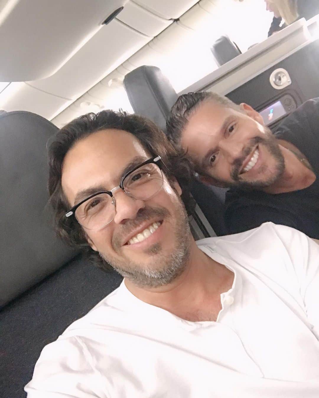 Rodner Figueroaさんのインスタグラム写真 - (Rodner FigueroaInstagram)「Summer 2019 here we go!!! 🧿✈️ Vacation Mode on!!! @ernestomathies #rodnerfigueroa Aboard @americanair ready to relax and enjoy our summer holiday!!! Nos fuimos de vacaciones!!!」7月25日 6時59分 - rodnerfigueroa