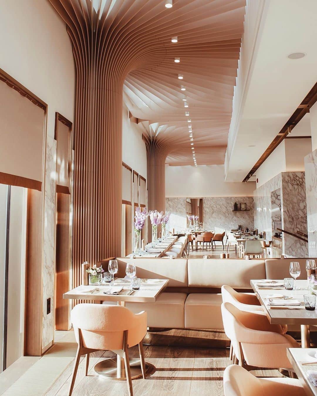 リッツ・カールトンさんのインスタグラム写真 - (リッツ・カールトンInstagram)「Dine in decadence amid the rose-hued beauty of The Ritz-Carlton, #Astana. ⁣⁠ ⁣⁠ #Kazakhstan #NurSultan #Restaurant #Design #InteriorDesign #Dining #Decadence #RoseGold #Elegance #Travel #Travelgram #InstaTravel #TravelDiaries #RCPartner via – @viv_li」7月25日 7時02分 - ritzcarlton