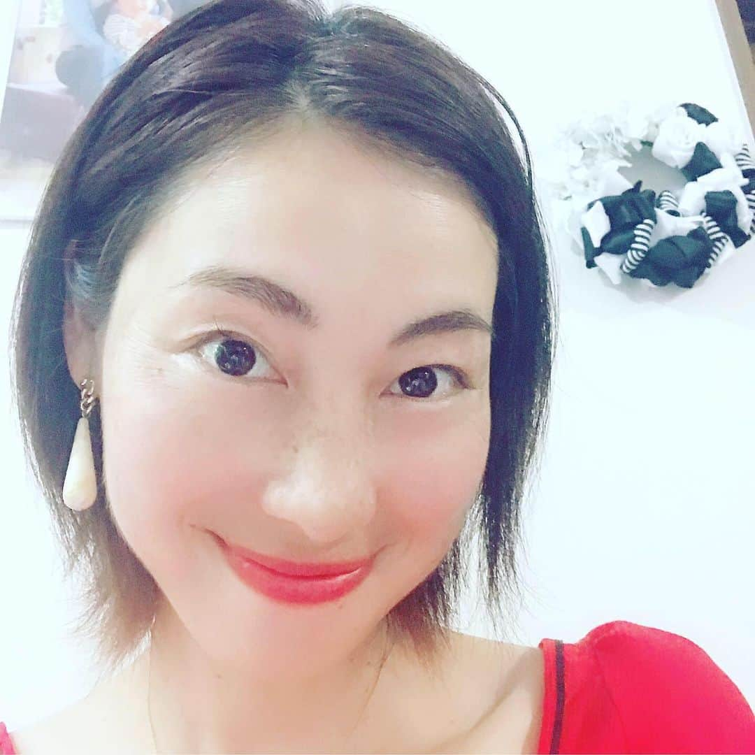 佐藤康恵さんのインスタグラム写真 - (佐藤康恵Instagram)「今週7月28日(日)14時〜16時 Shelter KUKO にて、YS Jewelワークショップ💎【貴方だけの願いを込めたジュエリー製作】 間も無くお申込み終わります。 お早めにどうぞ🌟 https://form.os7.biz/f/04e0f126/  今回は、さざれ石やビーズを使った繊細ながらもボリュームある夏マッチのジュエリー💎を皆さんとお話ししながら楽しく製作していきたいと思います(^ ^)。 代々木八幡から徒歩5分の素敵なカフェで【森呼吸ドリンク】飲みながらぜひ💖こちらは早めにいらしてランチも出来ますよ！カフェこだわりのランチプレートやカレー🍛がとても美味しいです❣️ カフェやりたいなぁ🌟🍰と思ってしまう素敵なカフェ✨ #ysjewel #ワークショップ #佐藤康恵 #jewelry #shelterkuko #cafe #素敵なカフェ #love #大好き#favorite」7月25日 7時15分 - yasuesato.official