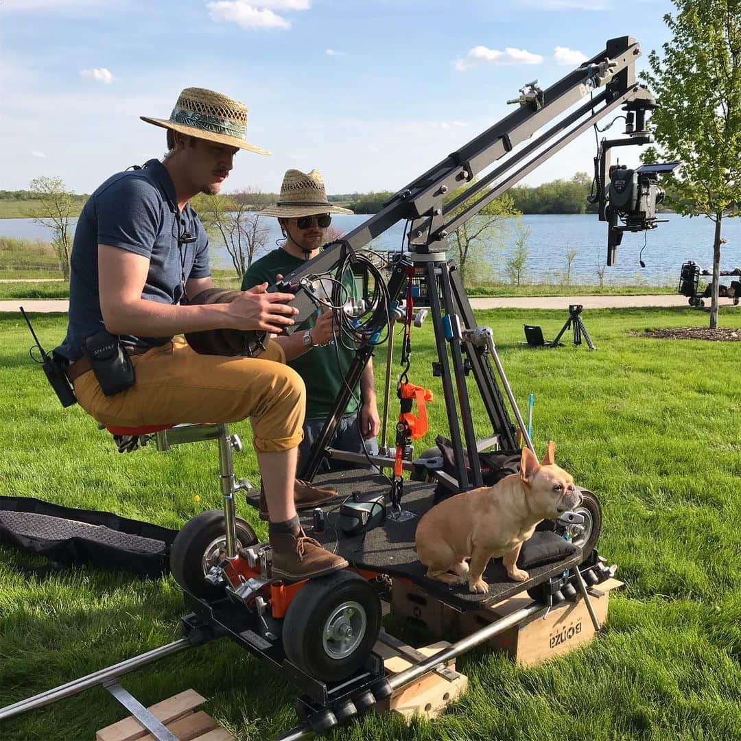 Hamlinのインスタグラム：「Hopefully after this shoot we can use the jib to take our Claw Machine game to the next level. .......... #onset #videoshoot #setlife」