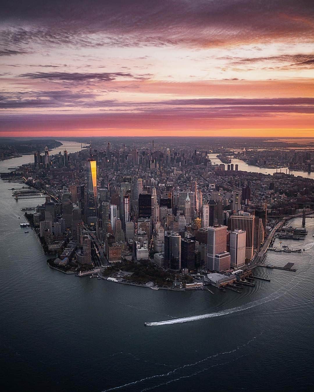 nyonairさんのインスタグラム写真 - (nyonairInstagram)「We never get tired of these views... 🚁 Get 40% OFF - Use Code: SUMMER40 🚁 . Not sure when to fly? Buy Now, Schedule Later - valid for more than a year. . Book now: www.FlyNYON.com . . Missed “The Fly By’ Broadcast last week? Click the link in our bio & Don’t forget to tune in every Tuesday & Thursday @ 3:00pm eastern time!  Flier Feature 📸: @aroundq  Use #FlyNYON @FlyNYON and #NYONAir @NYONAir for a chance to be featured! . . . . . . . #Thebigapple #Nycity #newyorkiloveyou #centralparkmoments #manhattanskyline #Manhattanview #nycgo #cbsnewyork #newyorkstateofmind #newyorkblogger #nycgallery #brooklynart #lowemanhattan #grandcentralterminal #empirestatebuilding #newyorkcity #photography_top #photographernyc #photographeroftheday #photographylovers #ny1pic #brooklynbridgepark #empirestatebuilding #thebigapplewestside #newyorkexplored #nycprimeshot #complex #NYONStudio」7月25日 7時28分 - nyonair