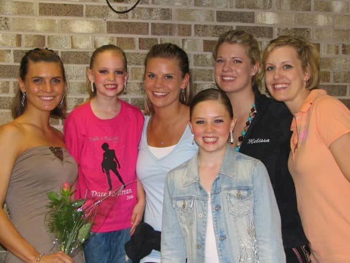 Addison Moffettのインスタグラム：「The past two days were so very special to me. These 4 ladies are the root to all of my success. When I was 7 years old I was made to take a tap class while my sister was rehearsing because I was always being too loud in the hallway. I remember once I got my first solo part I fell in love with dance. ( I know what it sounds like but come on I was 7 and god I loved that spot light.) Anyways I did a couple cute shimmy’s to the lyrics “Somebody Stop Me”, and wow it doesn’t get more spot on than that. That day my mantra was created and I have fought to keep it that way ever since. Coming back now and teaching is a such full circle moment for me, thank you @studio4talent I’m going home with such a happy heart.」